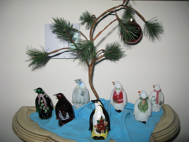 2017 Holiday Fenton Penguin Display !!